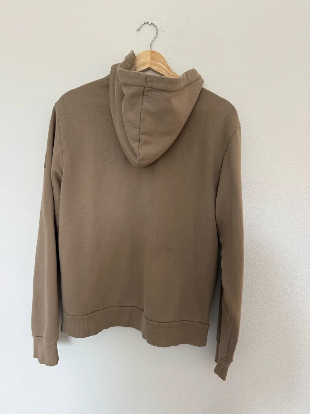 ALO Yoga comfortable taupe